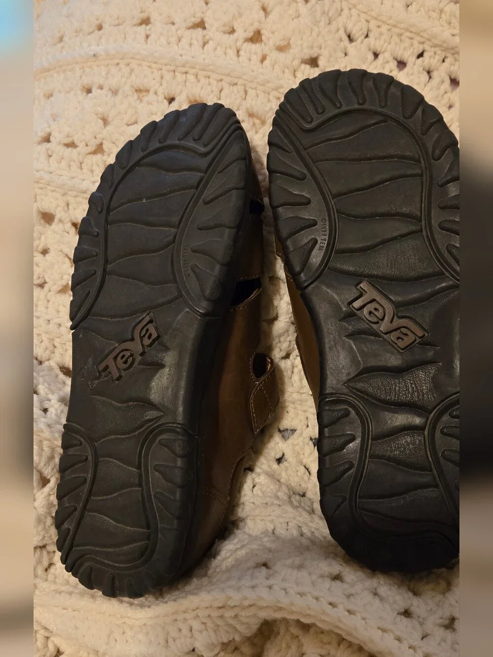 Teva men brown